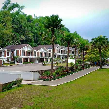 Zuri Resort Cipanas Puncak Exteriör bild