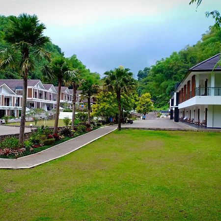 Zuri Resort Cipanas Puncak Exteriör bild