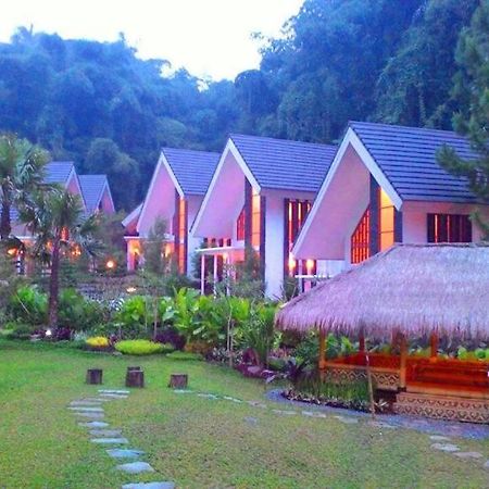 Zuri Resort Cipanas Puncak Exteriör bild