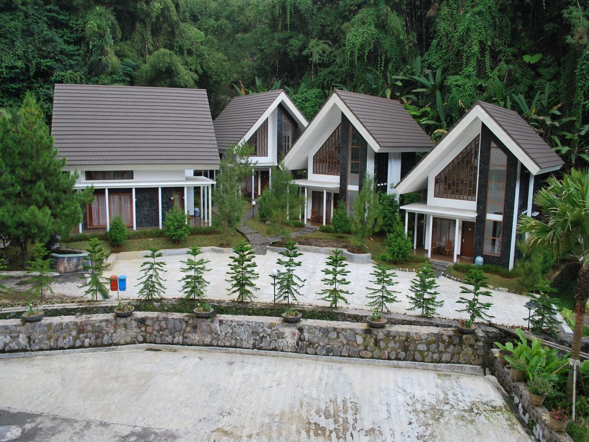 Zuri Resort Cipanas Puncak Exteriör bild