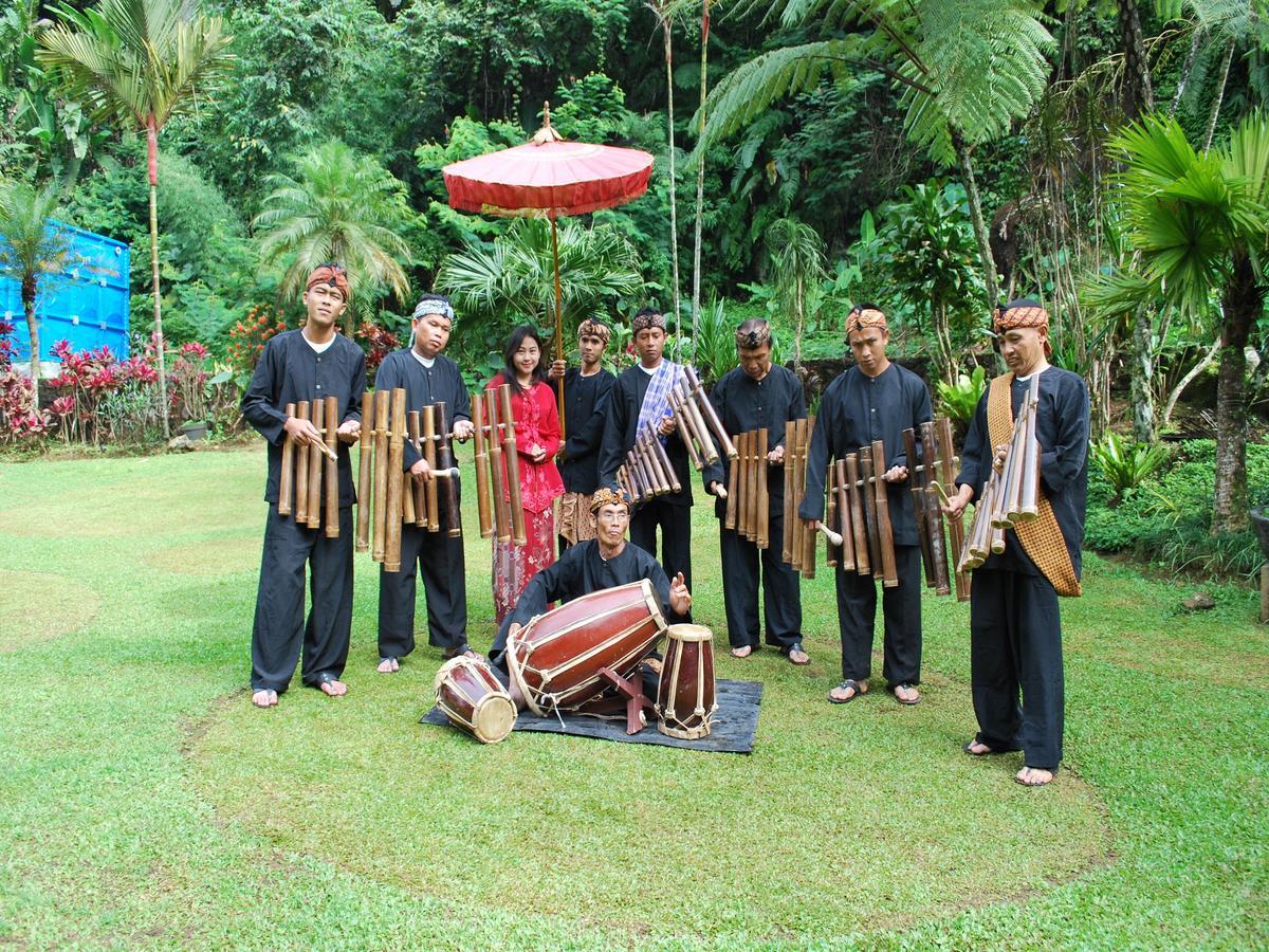 Zuri Resort Cipanas Puncak Exteriör bild