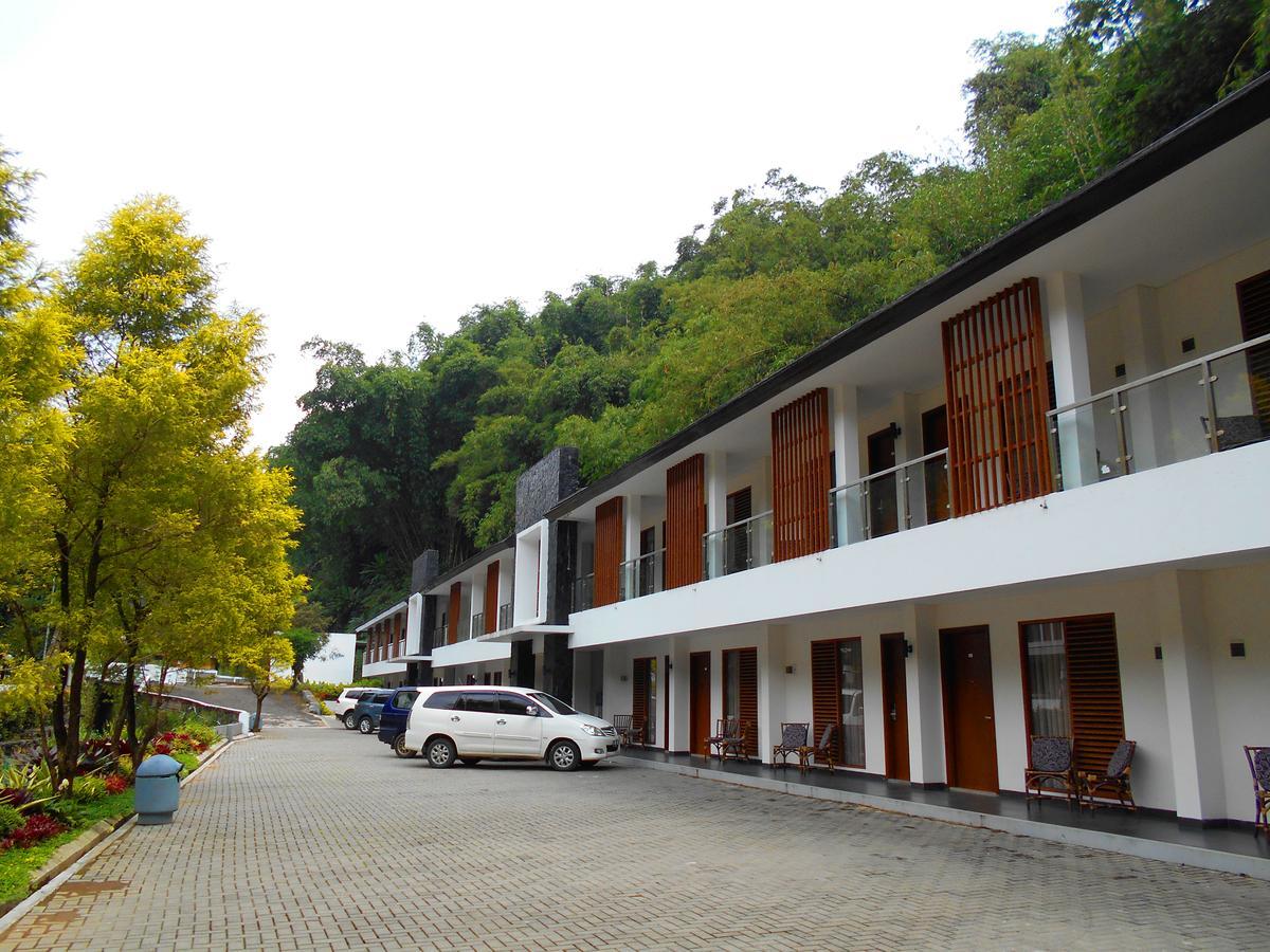 Zuri Resort Cipanas Puncak Exteriör bild