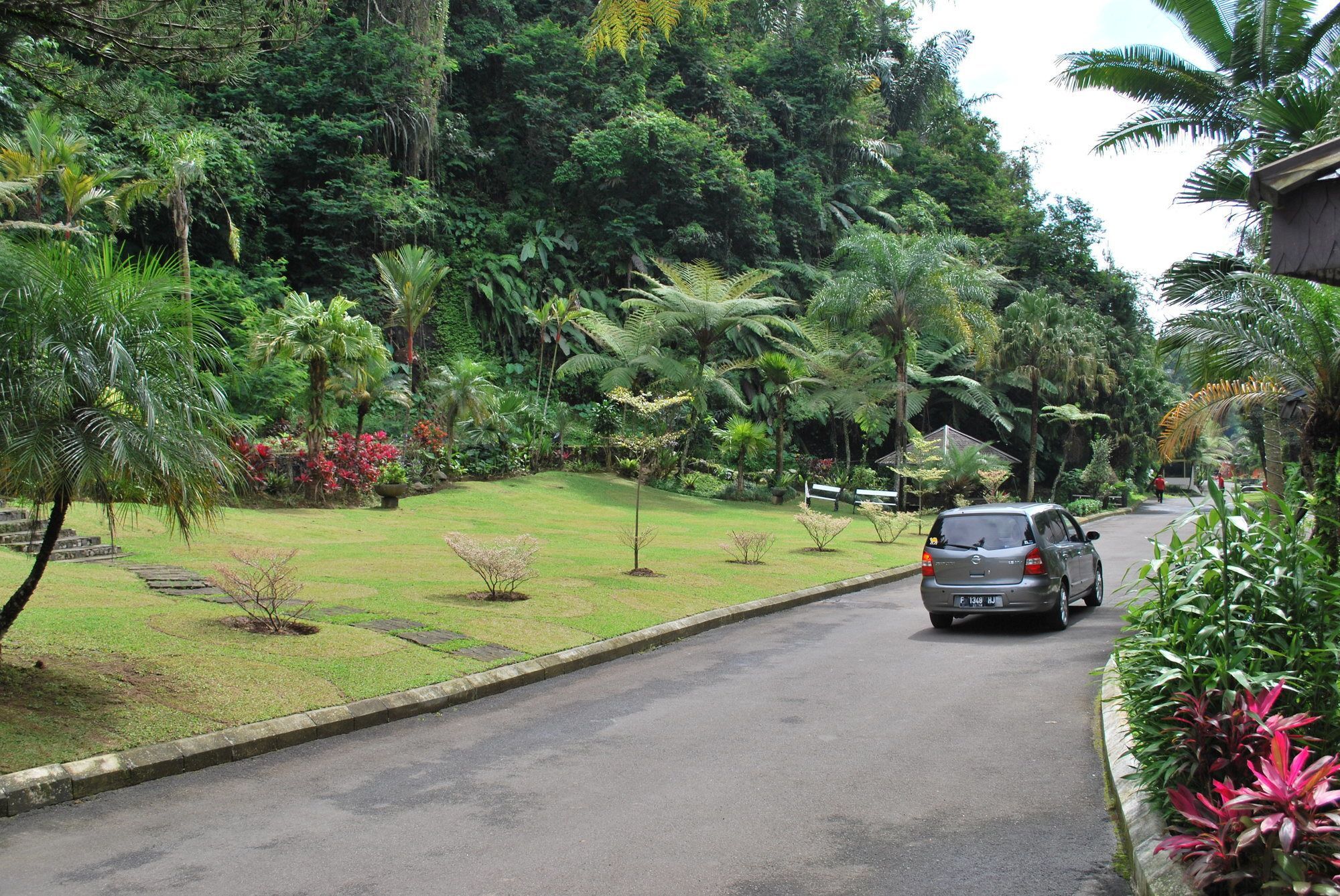 Zuri Resort Cipanas Puncak Exteriör bild