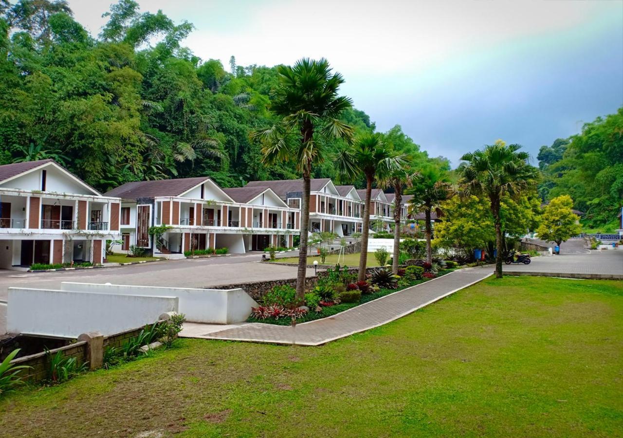 Zuri Resort Cipanas Puncak Exteriör bild