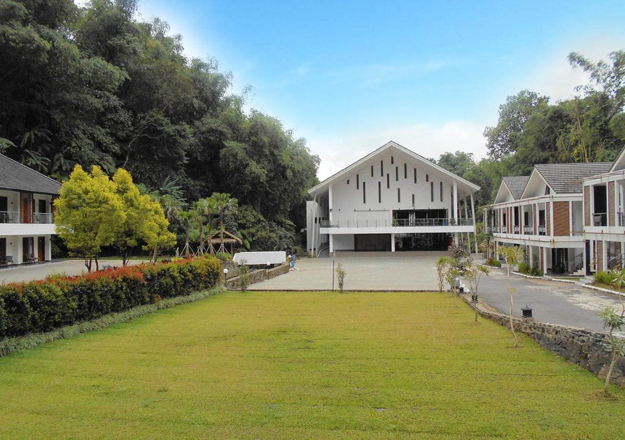 Zuri Resort Cipanas Puncak Exteriör bild