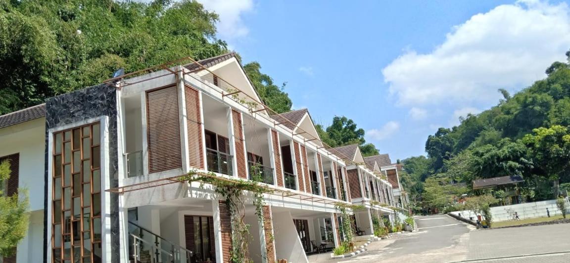 Zuri Resort Cipanas Puncak Exteriör bild