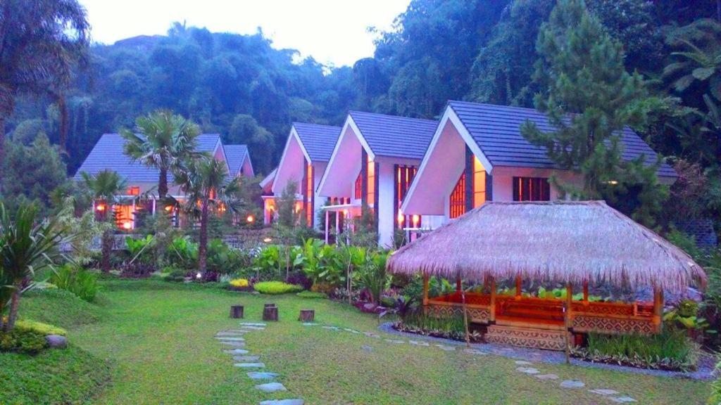 Zuri Resort Cipanas Puncak Exteriör bild